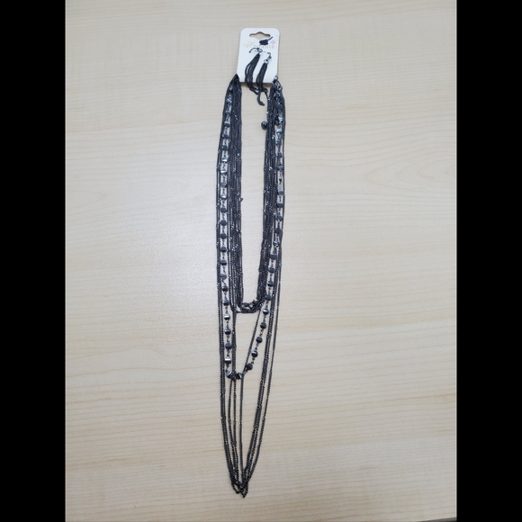 📿 Dark Grey Necklace with Matching Earrings 🖤 - Picture 2 of 3